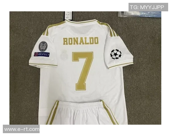 足球明星俱乐部队服的魅力与风格解析揭示球场上的时尚与个性